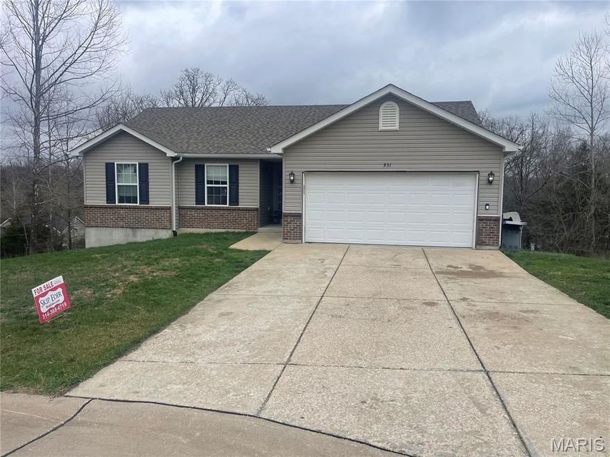 Ranch home on cul de sac , 5 bedrooms 2 full baths ,vaulted ceilings. additional bedrooms in the basement with windows. 2 car garage , Home needs a little tlc and  has lots of potential .