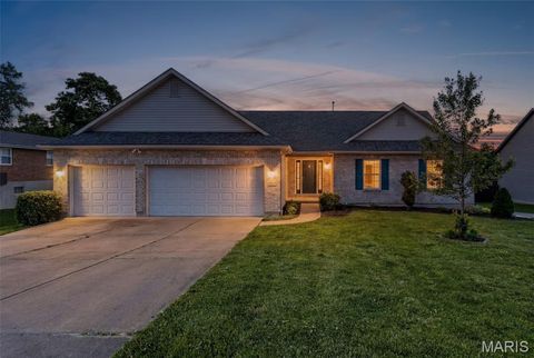 Photo of 1676 W Highview Drive, Arnold, MO 63010 (MLS # 26030669)