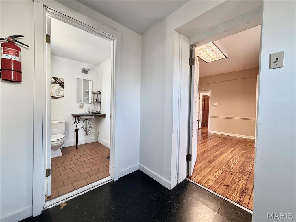 GREENWOOD - Commercial Lease