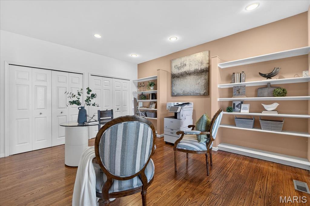 Sandistan Manor - Residential