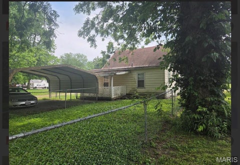 Tiny photo for 308 Cleveland St ST, Charleston, MO 63834 (MLS # 26047398)