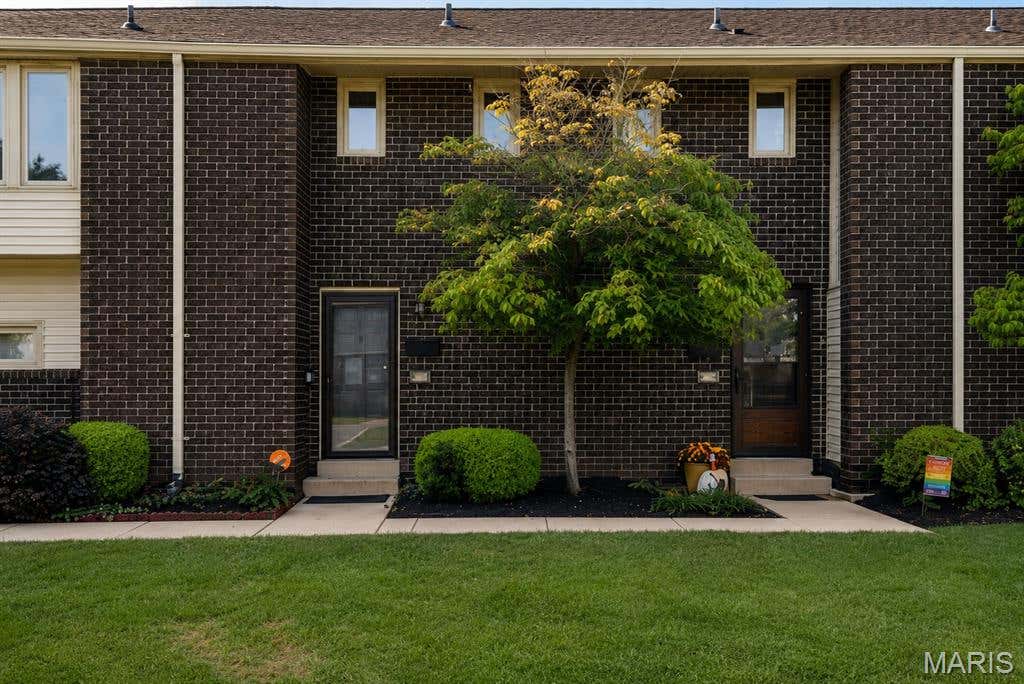Photo of 12310 Rossridge Court, St Louis, MO 63146 (MLS # 26052367)