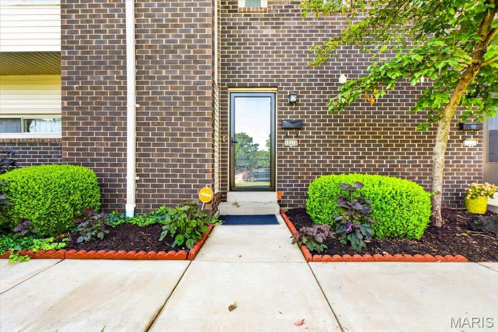 Photo of 12310 Rossridge Court, St Louis, MO 63146 (MLS # 26052367)