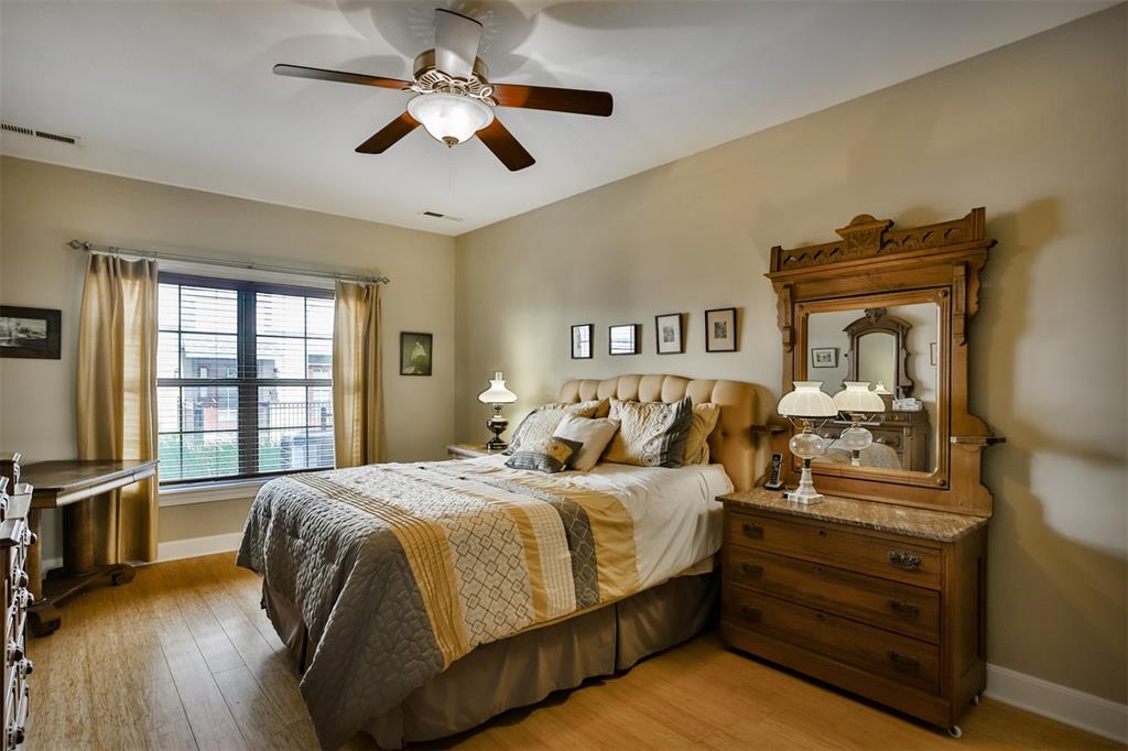 St Louis, Missouri 63104, United States, 2 Bedrooms Bedrooms, ,2 BathroomsBathrooms,Residential,Pending,138325