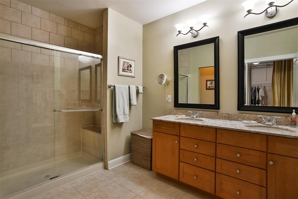 St Louis, Missouri 63104, United States, 2 Bedrooms Bedrooms, ,2 BathroomsBathrooms,Residential,Pending,138325