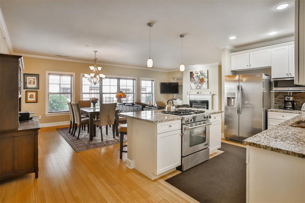 St Louis, Missouri 63104, United States, 2 Bedrooms Bedrooms, ,2 BathroomsBathrooms,Residential,Pending,138325