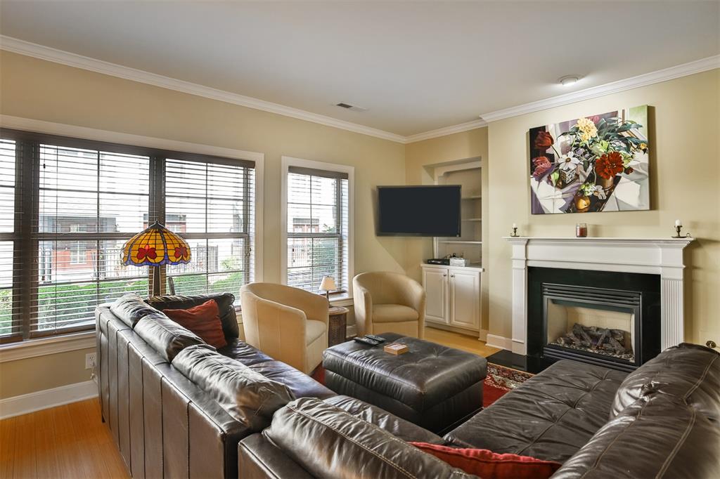 St Louis, Missouri 63104, United States, 2 Bedrooms Bedrooms, ,2 BathroomsBathrooms,Residential,Pending,138325