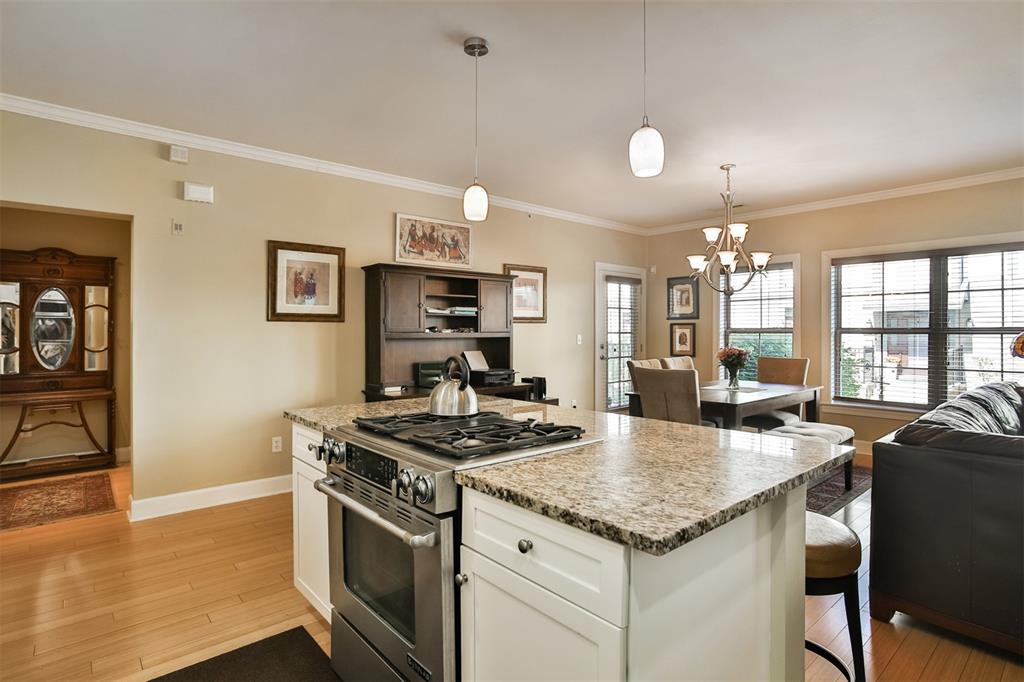 St Louis, Missouri 63104, United States, 2 Bedrooms Bedrooms, ,2 BathroomsBathrooms,Residential,Pending,138325