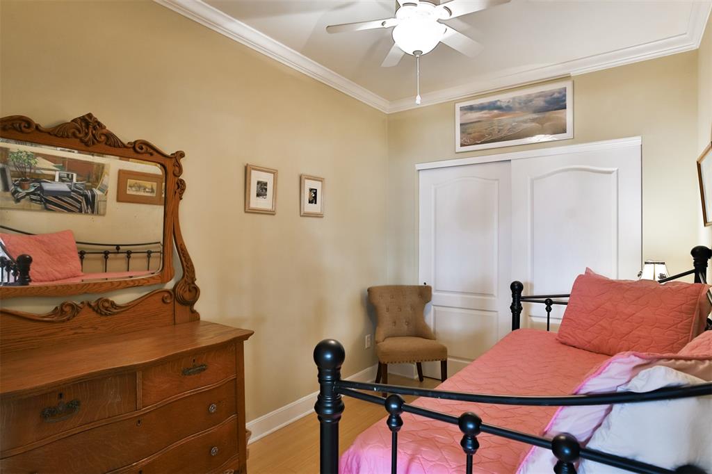 St Louis, Missouri 63104, United States, 2 Bedrooms Bedrooms, ,2 BathroomsBathrooms,Residential,Pending,138325