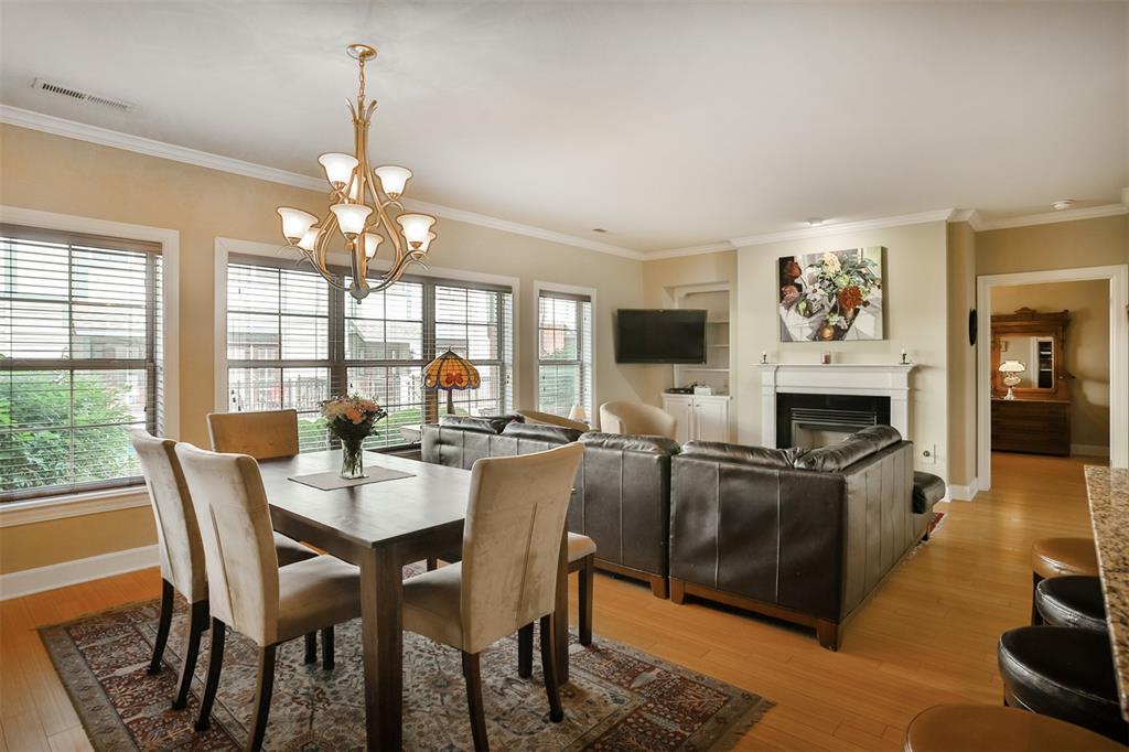 St Louis, Missouri 63104, United States, 2 Bedrooms Bedrooms, ,2 BathroomsBathrooms,Residential,Pending,138325