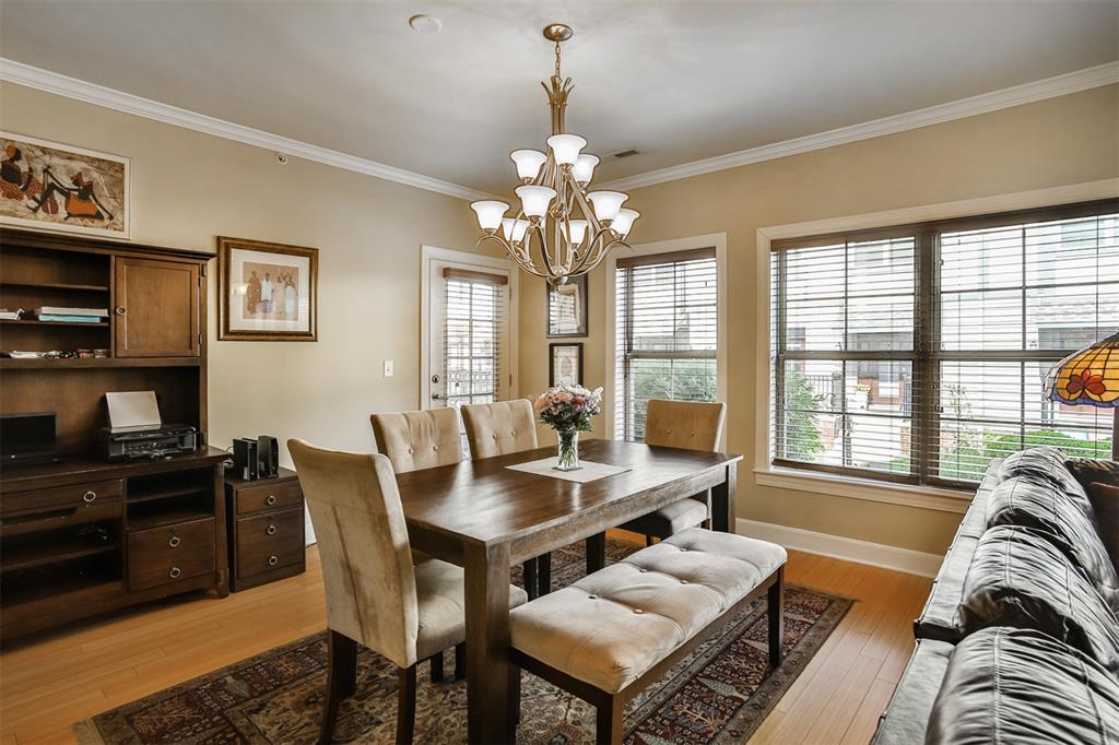 St Louis, Missouri 63104, United States, 2 Bedrooms Bedrooms, ,2 BathroomsBathrooms,Residential,Pending,138325