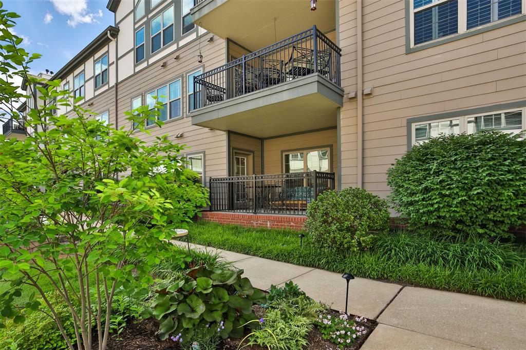 St Louis, Missouri 63104, United States, 2 Bedrooms Bedrooms, ,2 BathroomsBathrooms,Residential,Pending,138325