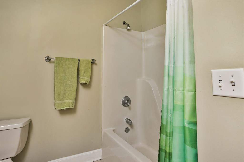 St Louis, Missouri 63104, United States, 2 Bedrooms Bedrooms, ,2 BathroomsBathrooms,Residential,Pending,138325