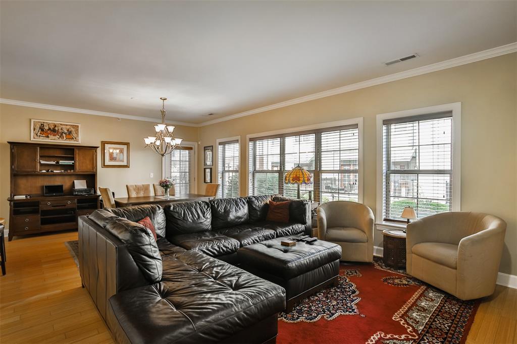 St Louis, Missouri 63104, United States, 2 Bedrooms Bedrooms, ,2 BathroomsBathrooms,Residential,Pending,138325