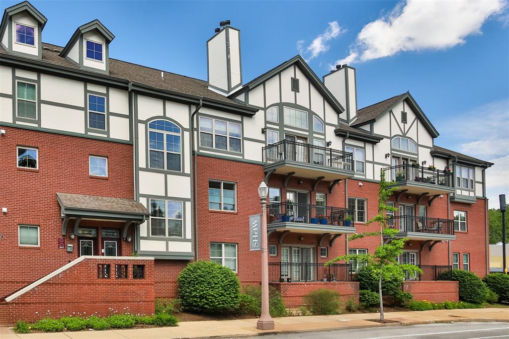 2211 S Grand 102