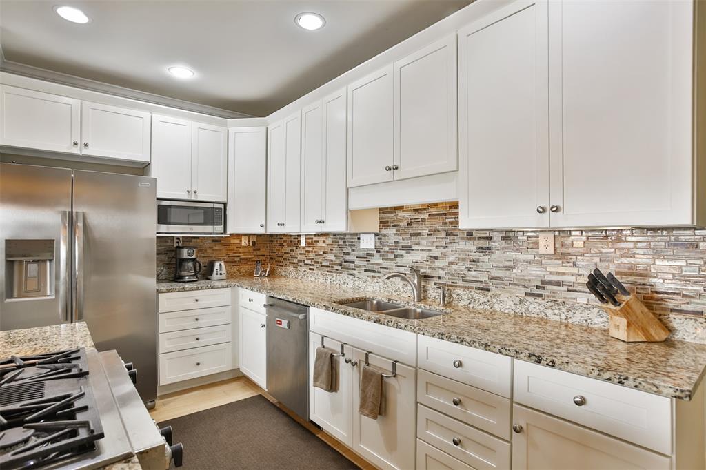 St Louis, Missouri 63104, United States, 2 Bedrooms Bedrooms, ,2 BathroomsBathrooms,Residential,Pending,138325