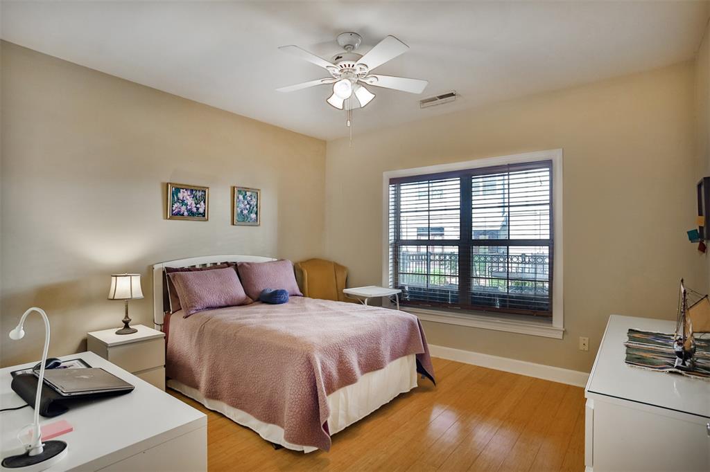 St Louis, Missouri 63104, United States, 2 Bedrooms Bedrooms, ,2 BathroomsBathrooms,Residential,Pending,138325