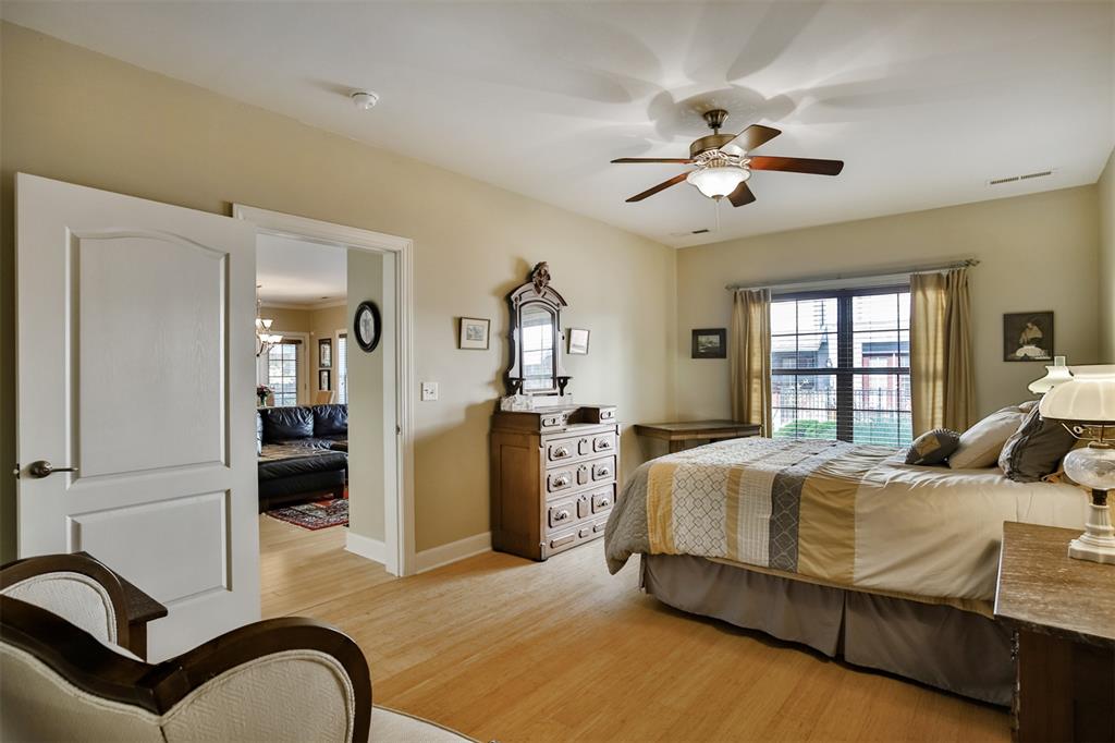 St Louis, Missouri 63104, United States, 2 Bedrooms Bedrooms, ,2 BathroomsBathrooms,Residential,Pending,138325