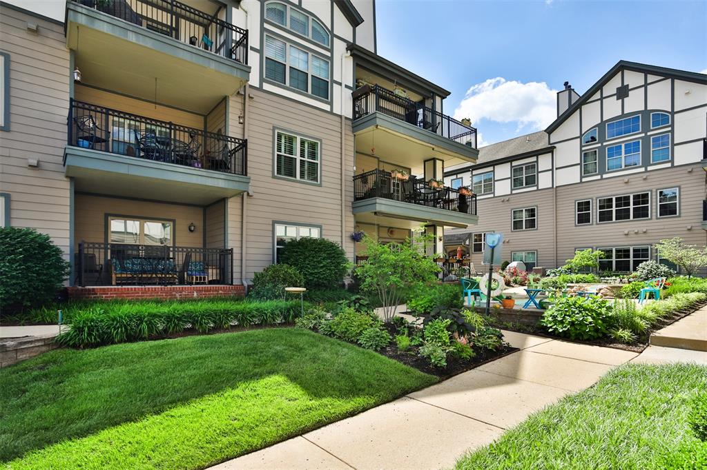 St Louis, Missouri 63104, United States, 2 Bedrooms Bedrooms, ,2 BathroomsBathrooms,Residential,Pending,138325