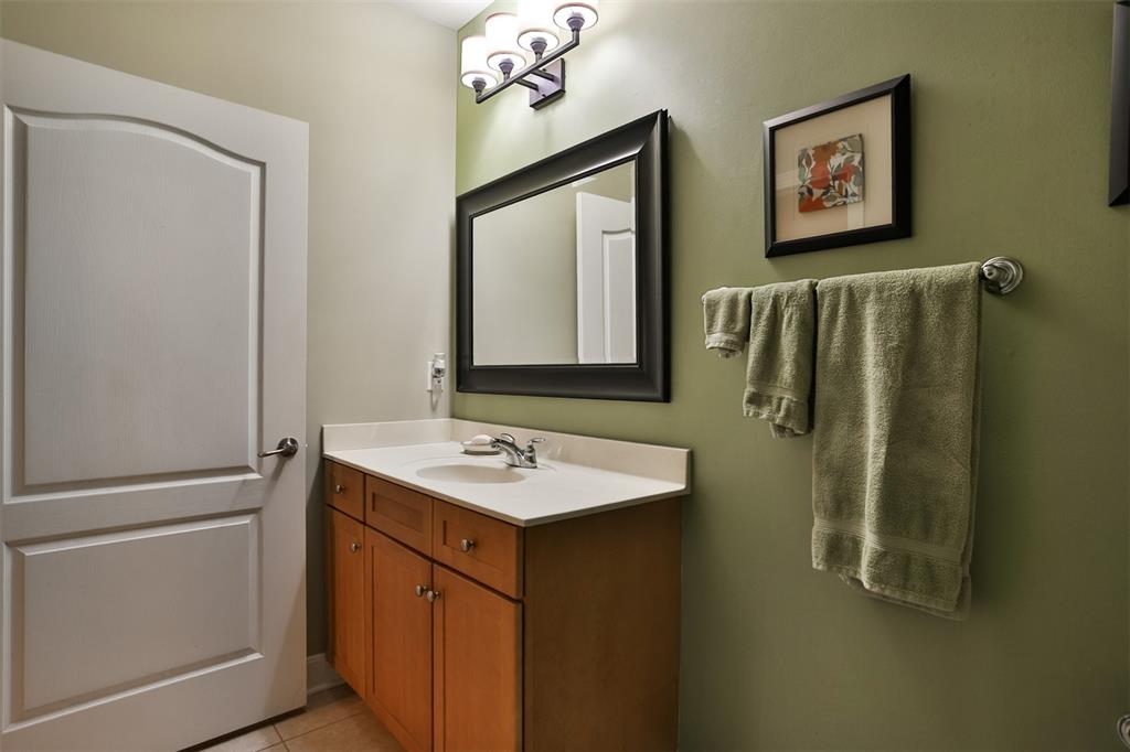 St Louis, Missouri 63104, United States, 2 Bedrooms Bedrooms, ,2 BathroomsBathrooms,Residential,Pending,138325