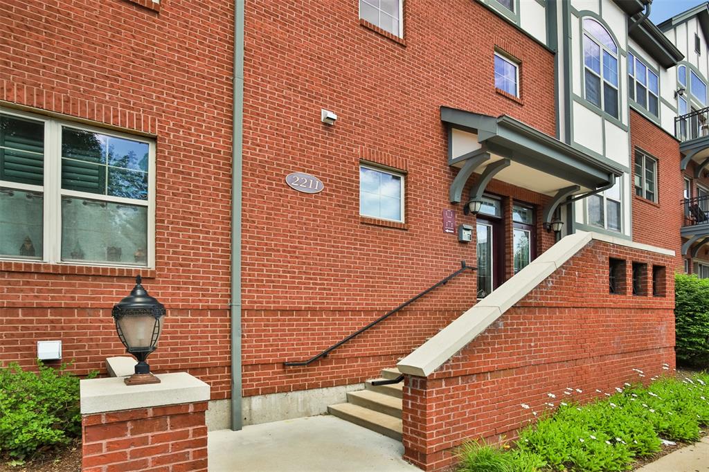 2211 S Grand 102