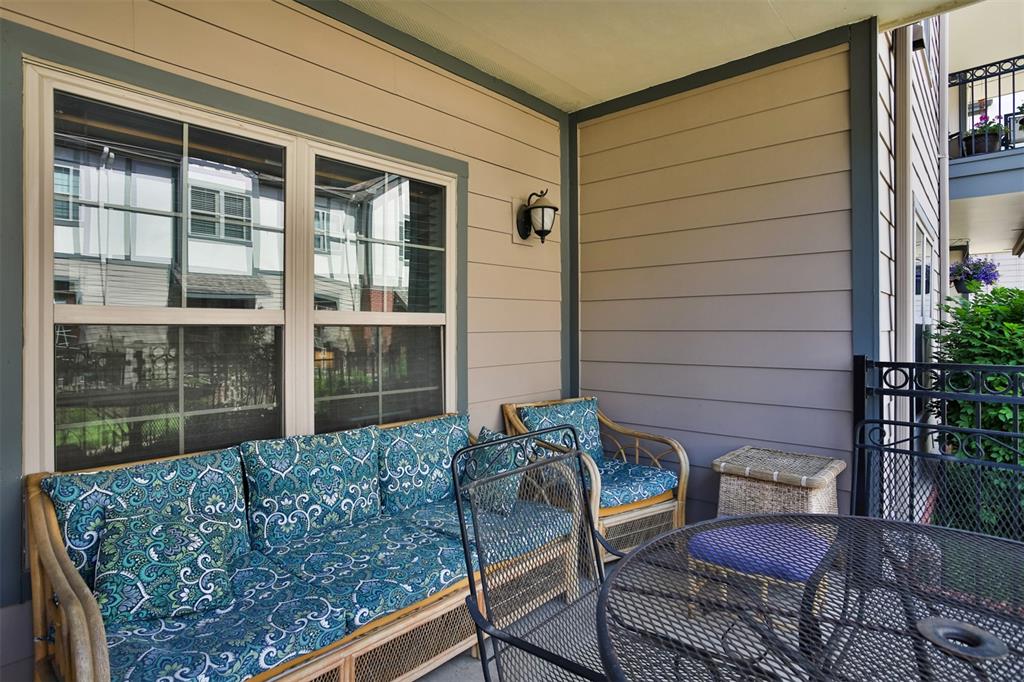 St Louis, Missouri 63104, United States, 2 Bedrooms Bedrooms, ,2 BathroomsBathrooms,Residential,Pending,138325