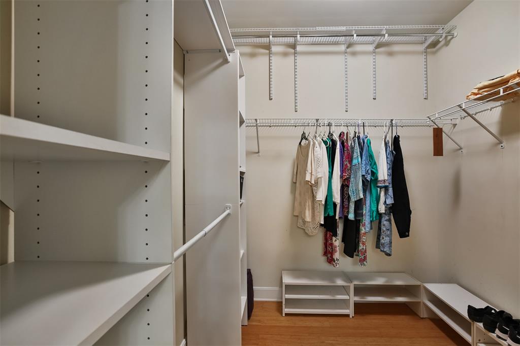 St Louis, Missouri 63104, United States, 2 Bedrooms Bedrooms, ,2 BathroomsBathrooms,Residential,Pending,138325