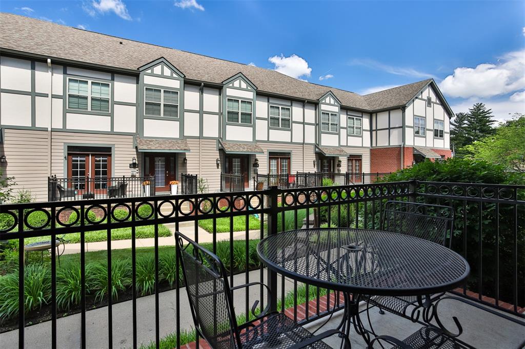 St Louis, Missouri 63104, United States, 2 Bedrooms Bedrooms, ,2 BathroomsBathrooms,Residential,Pending,138325