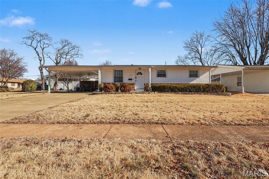 This charming 3-bedroom, 2-bathroom Mark Lee Manor home features a functional layout with modern finishes. The property offers excellent versatility with a spacious basement ready for a new homeowners touch! Outdoors, enjoy overlooking a fully fenced backyard on the deck, providing a private retreat for relaxation or play. This one won't last long so schedule your showing today!