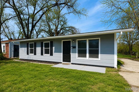Photo of 44 E Adams Drive, Cahokia, IL 62206 (MLS # 26046180)