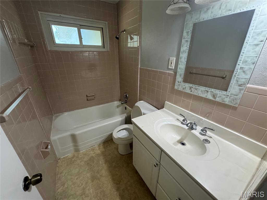 8427 Rosalind Court