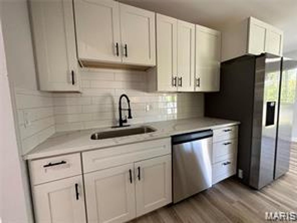 Photo of 11093 Saturn Drive, Maryland Heights, MO 63043 (MLS # 26025441)