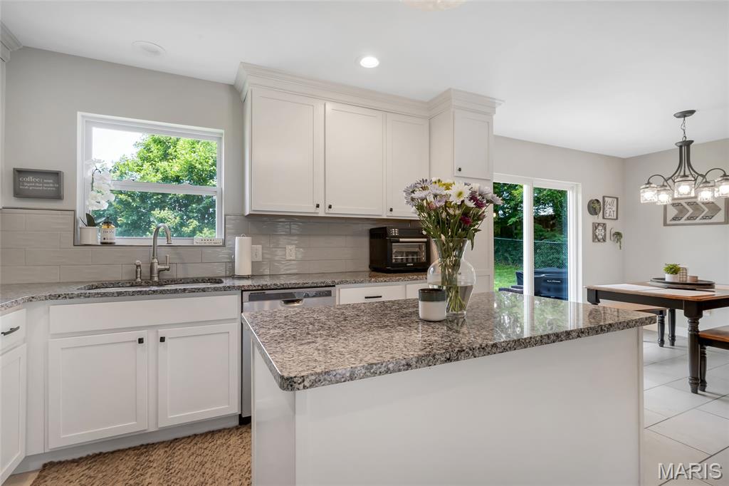 St Peters, Missouri 63376, United States, 3 Bedrooms Bedrooms, ,2 BathroomsBathrooms,Residential,Pending,154038