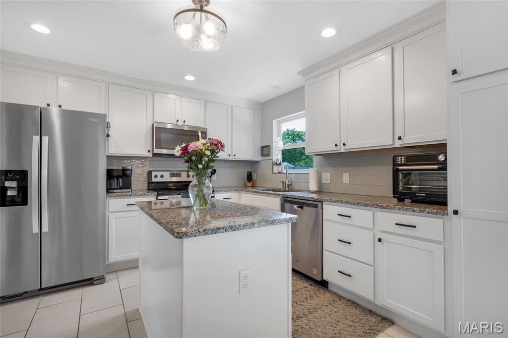 St Peters, Missouri 63376, United States, 3 Bedrooms Bedrooms, ,2 BathroomsBathrooms,Residential,Pending,154038