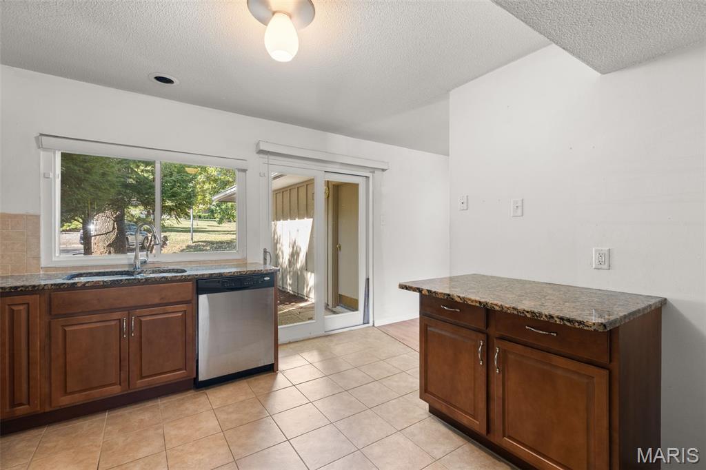 Chesterfield, Missouri 63141, United States, 3 Bedrooms Bedrooms, ,3 BathroomsBathrooms,Residential,Coming Soon,231127