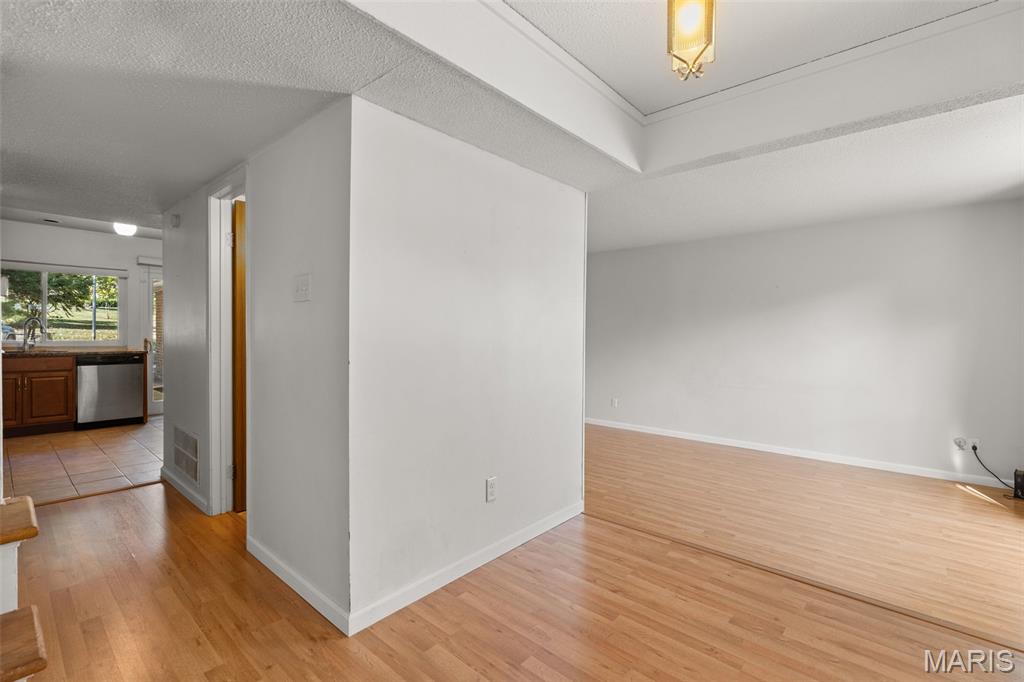 Chesterfield, Missouri 63141, United States, 3 Bedrooms Bedrooms, ,3 BathroomsBathrooms,Residential,Coming Soon,231127