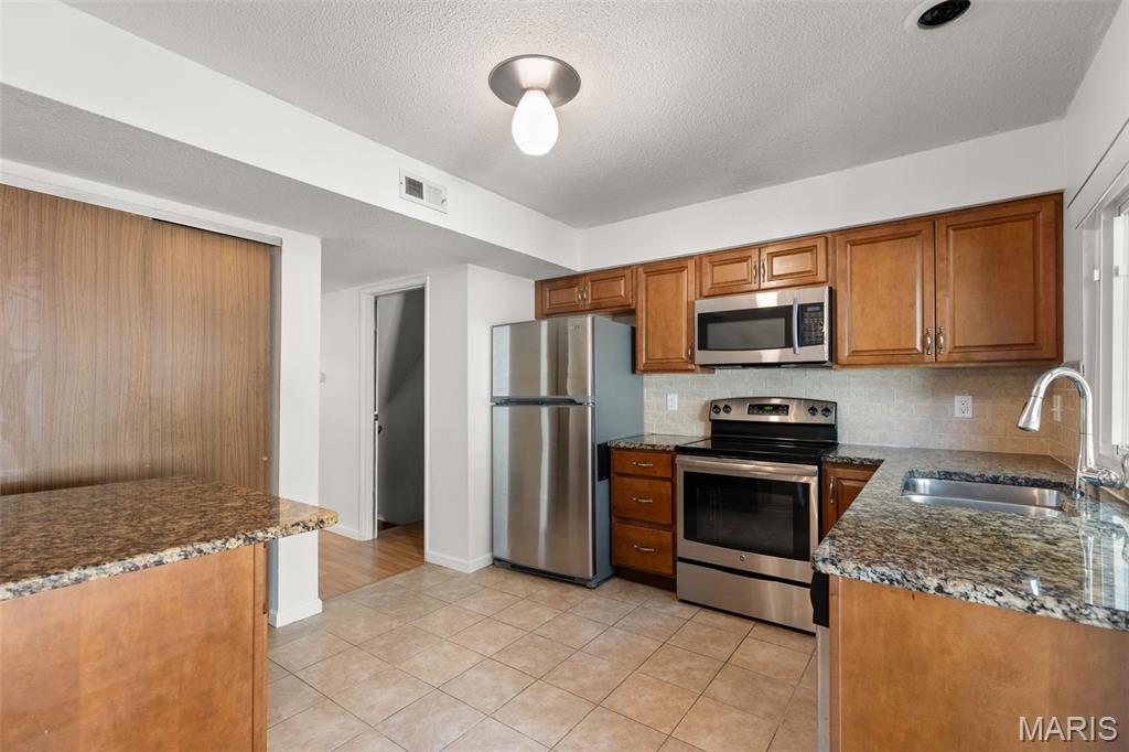 Chesterfield, Missouri 63141, United States, 3 Bedrooms Bedrooms, ,3 BathroomsBathrooms,Residential,Coming Soon,231127