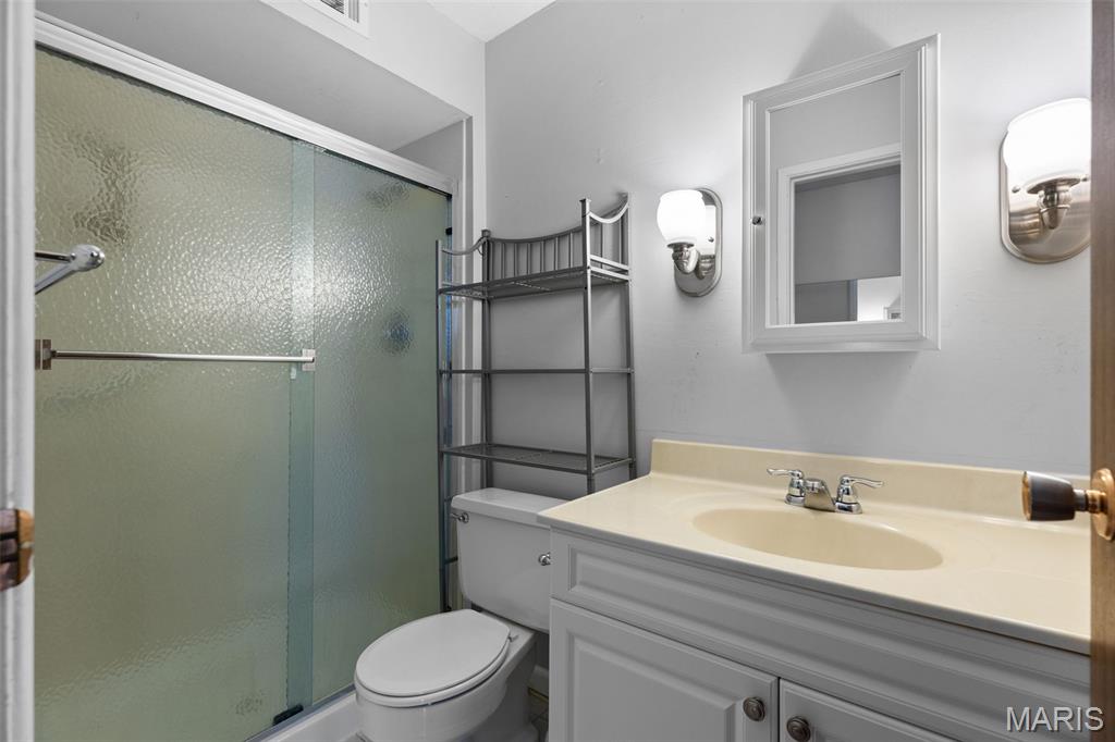 Chesterfield, Missouri 63141, United States, 3 Bedrooms Bedrooms, ,3 BathroomsBathrooms,Residential,Coming Soon,231127