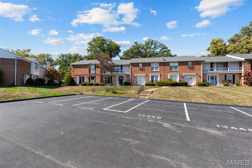 Chesterfield, Missouri 63141, United States, 3 Bedrooms Bedrooms, ,3 BathroomsBathrooms,Residential,Coming Soon,231127