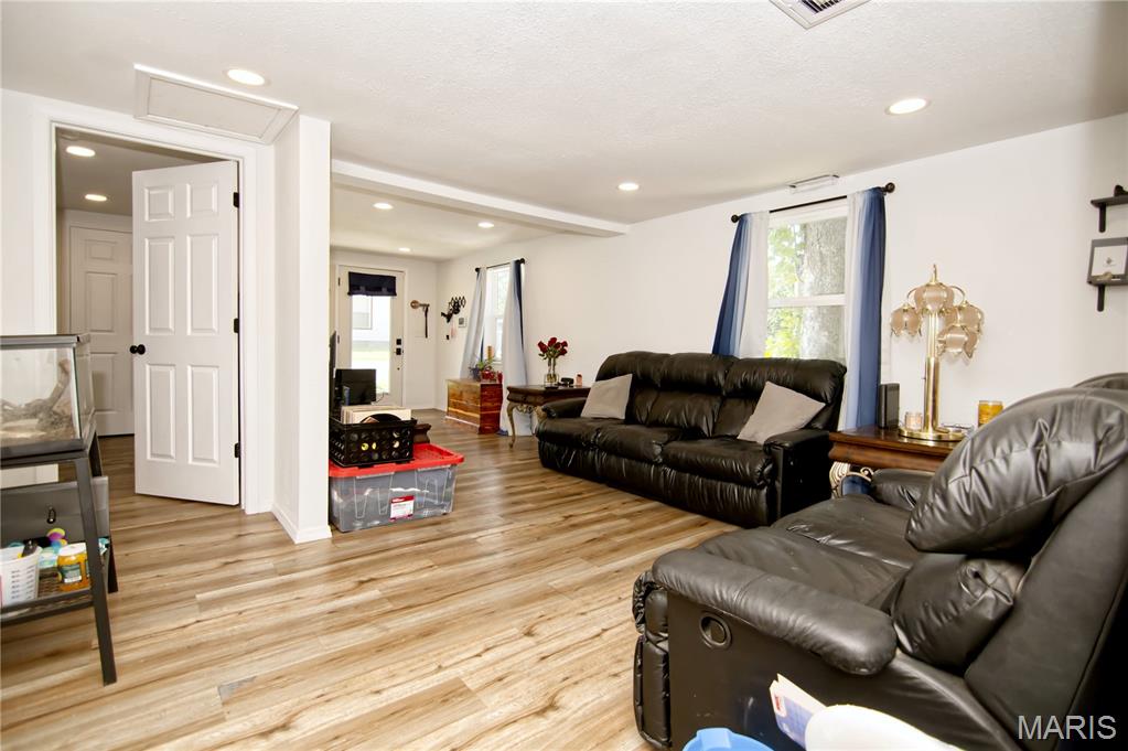 286 Wildflower Avenue