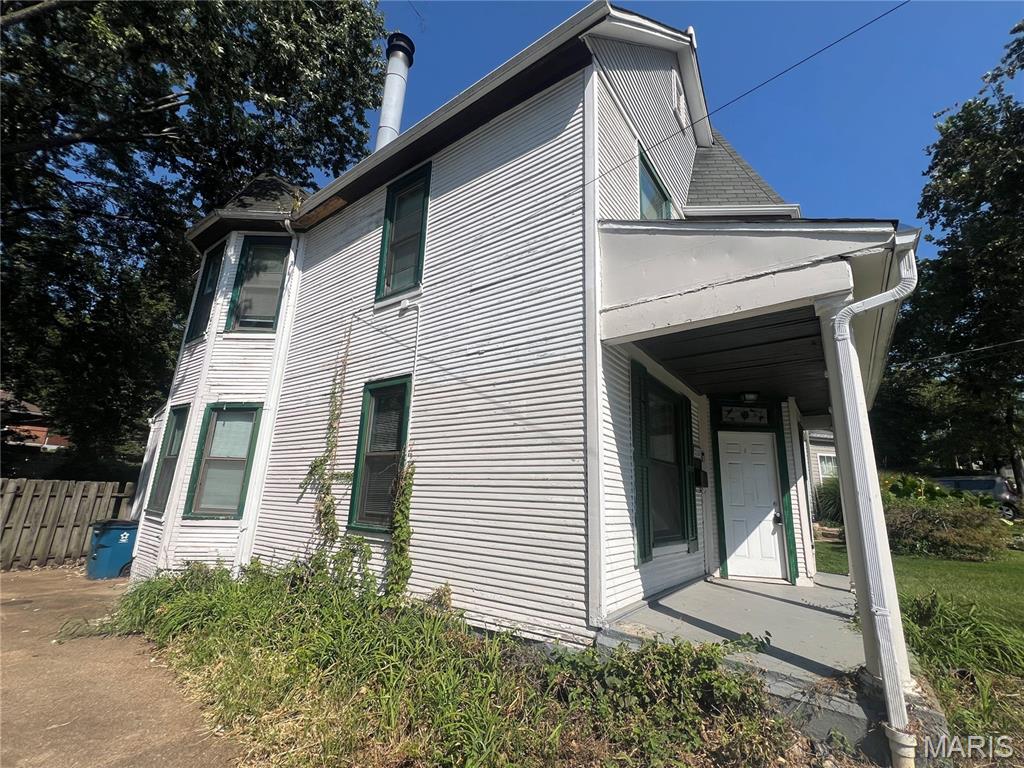 2135 Alameda Avenue