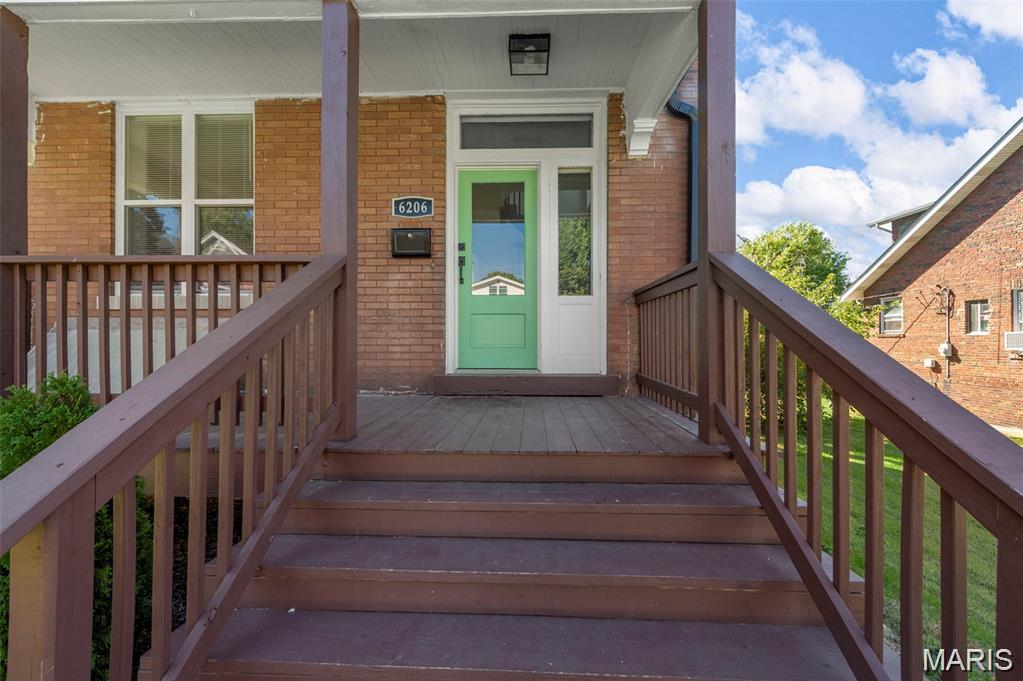 6206 Victoria Avenue