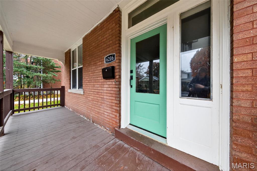 6206 Victoria Avenue