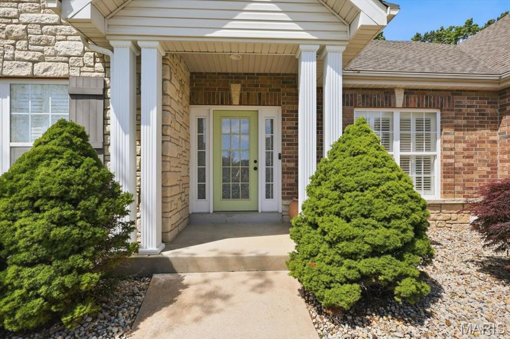 5532 Wooded Creek Drive