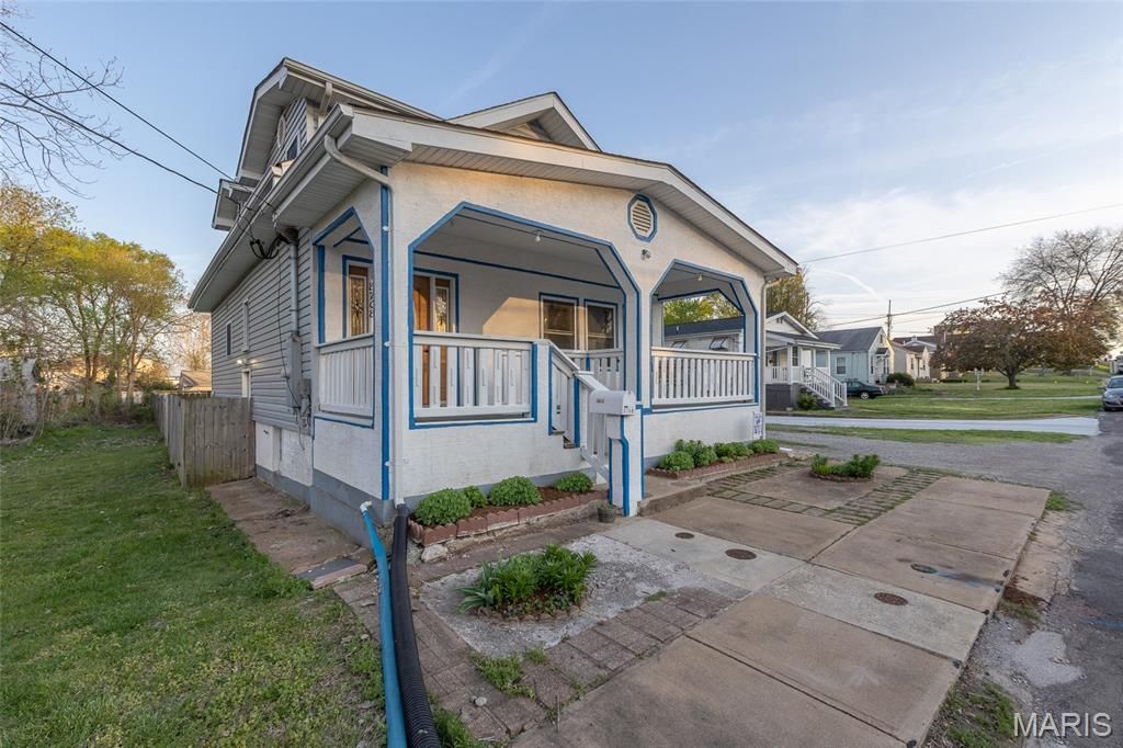 Photo of 8708 S Grand Avenue, St Louis, MO 63125 (MLS # 26020236)