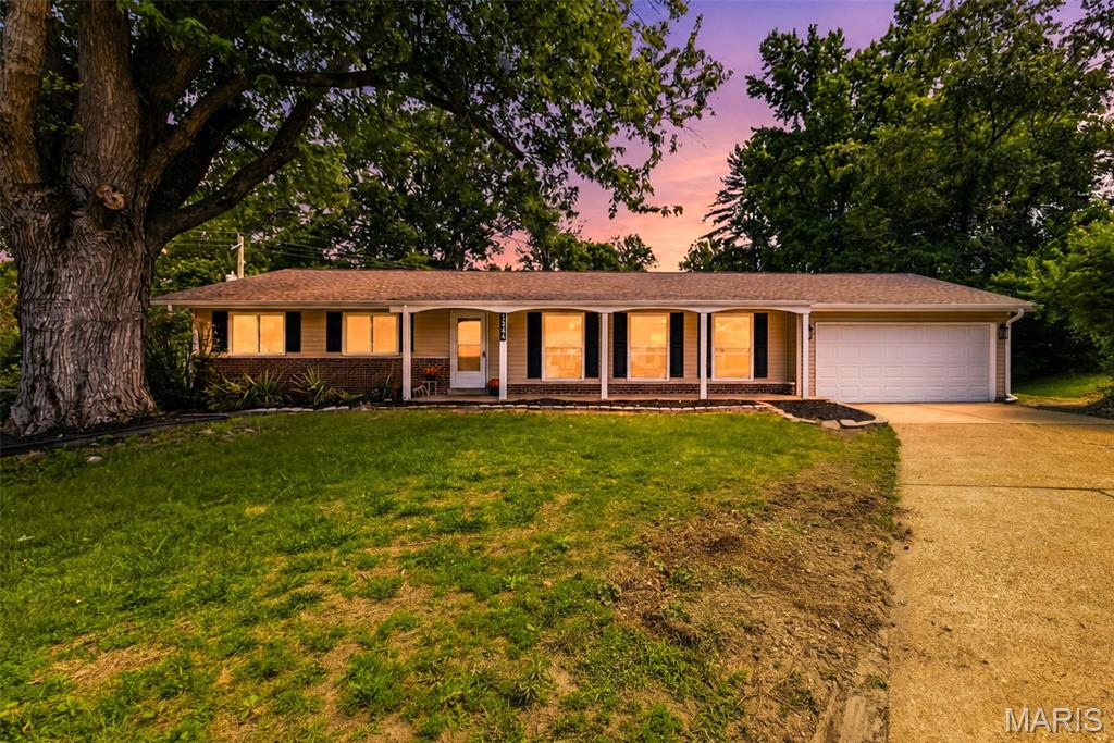 Photo of 1344 Palm Ridge Court, St Louis, MO 63146 (MLS # 26038088)