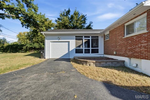 Tiny photo for 713 Huntwood Lane, Kirkwood, MO 63122 (MLS # 26064964)