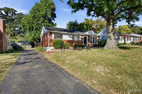 Tiny photo for 713 Huntwood Lane, Kirkwood, MO 63122 (MLS # 26064964)