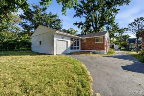 Tiny photo for 713 Huntwood Lane, Kirkwood, MO 63122 (MLS # 26064964)