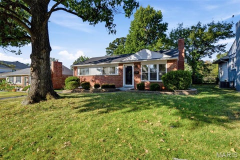Photo of 713 Huntwood Lane, Kirkwood, MO 63122 (MLS # 26064964)